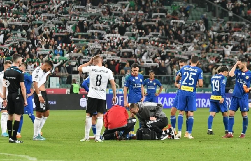 Praca fizjoterapeutyczna podczas meczu Miedzi Legnica